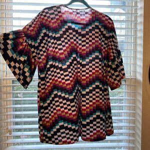 (5/$25‎ SALE ✅) PREOWN Azules Bell Ruffle Sleeve XL Long-Line Chevron Print Top